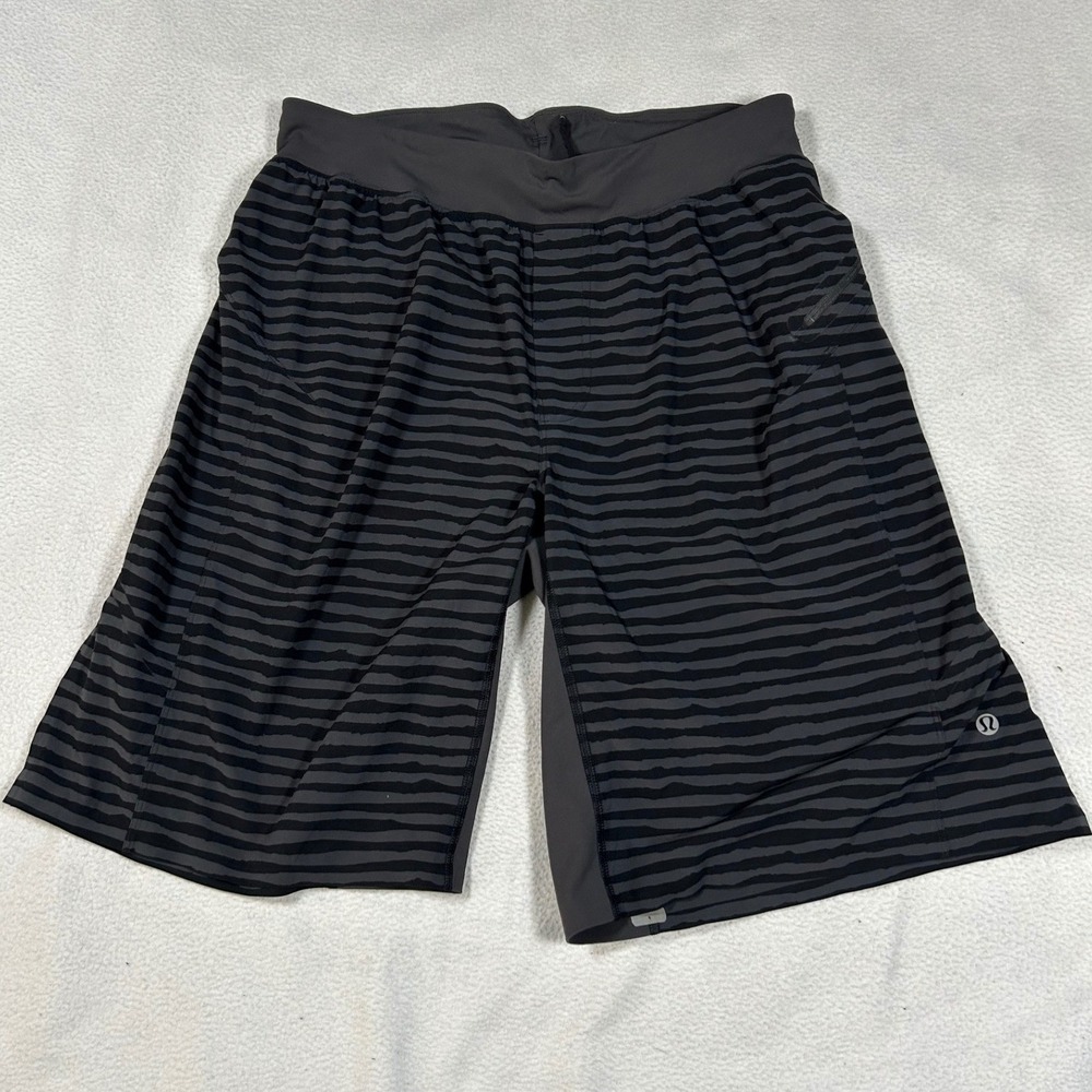 Lululemon Athletic Shorts Mens 32 Grey Black Stripe Zipper Pocket Inseam 11 READ